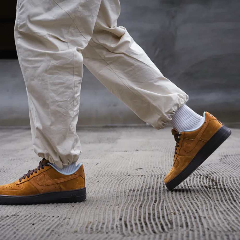 On-foot of the Air Force 1