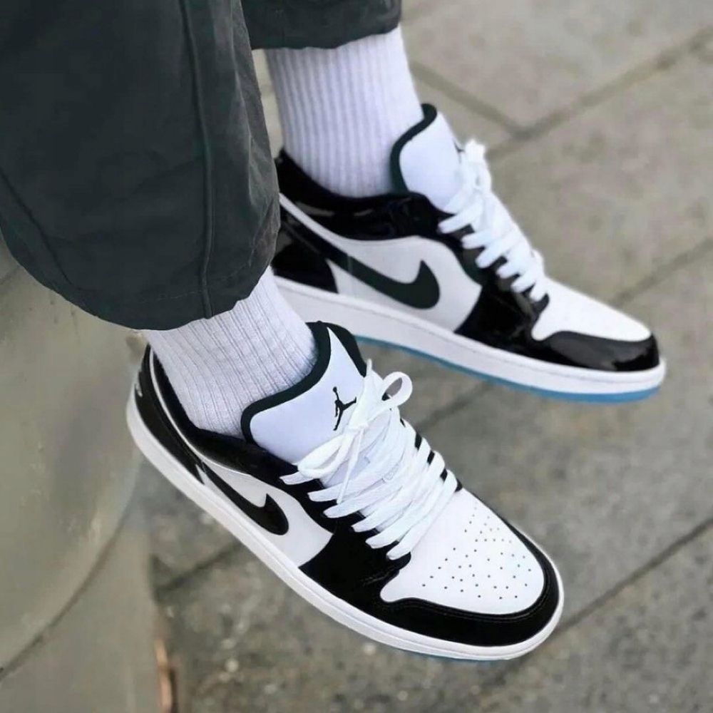 Real lifestyle image of Air Jordan 1