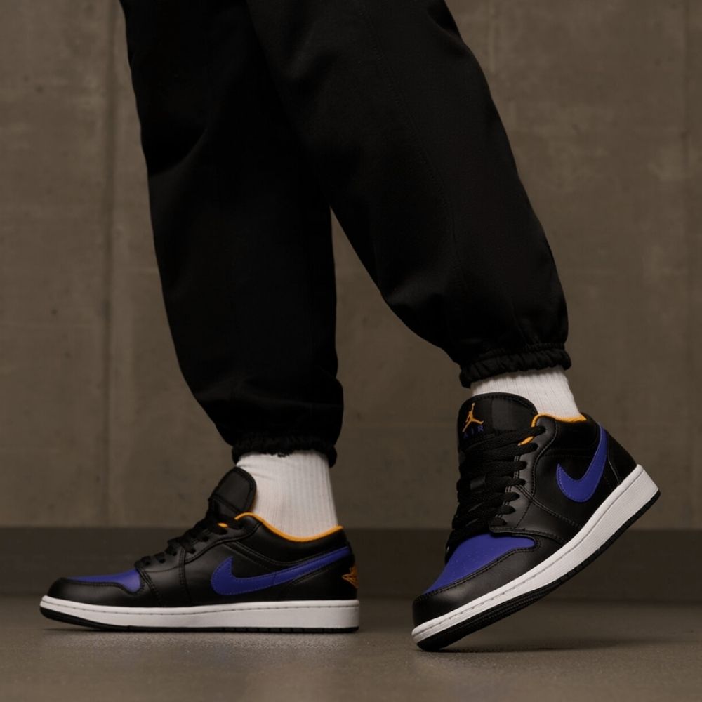 Real lifestyle image of Air Jordan 1