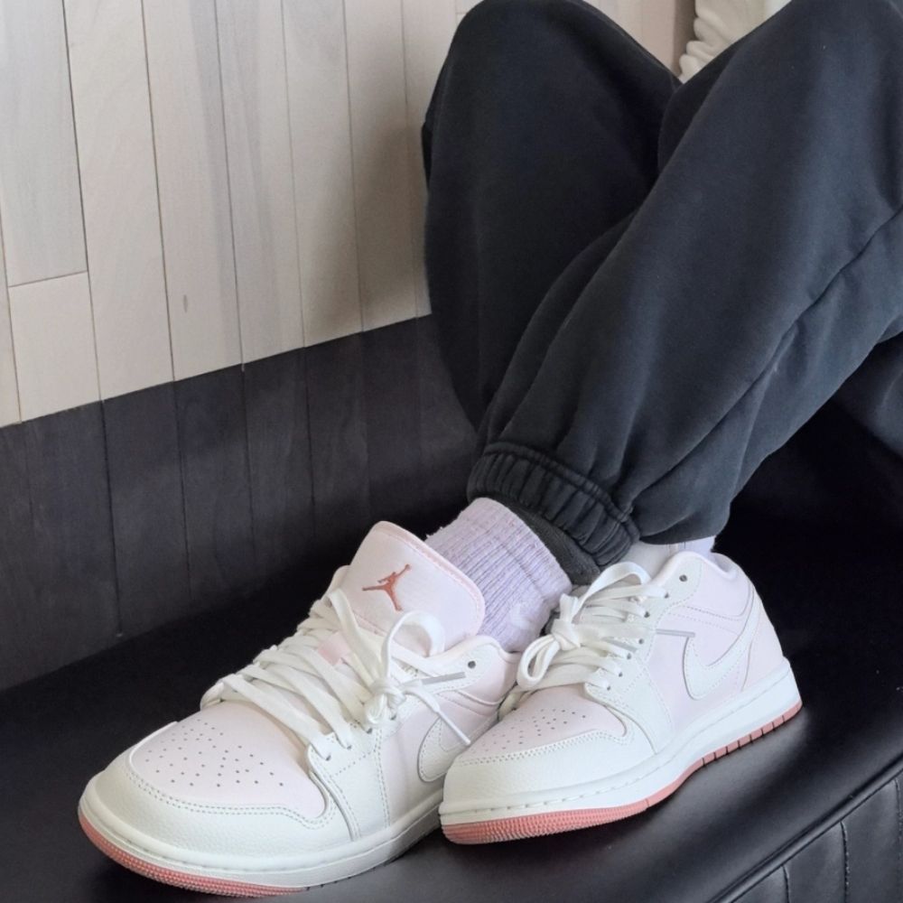 Real lifestyle image of Air Jordan 1