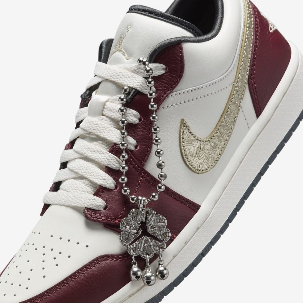 Angle view of Air Jordan 1