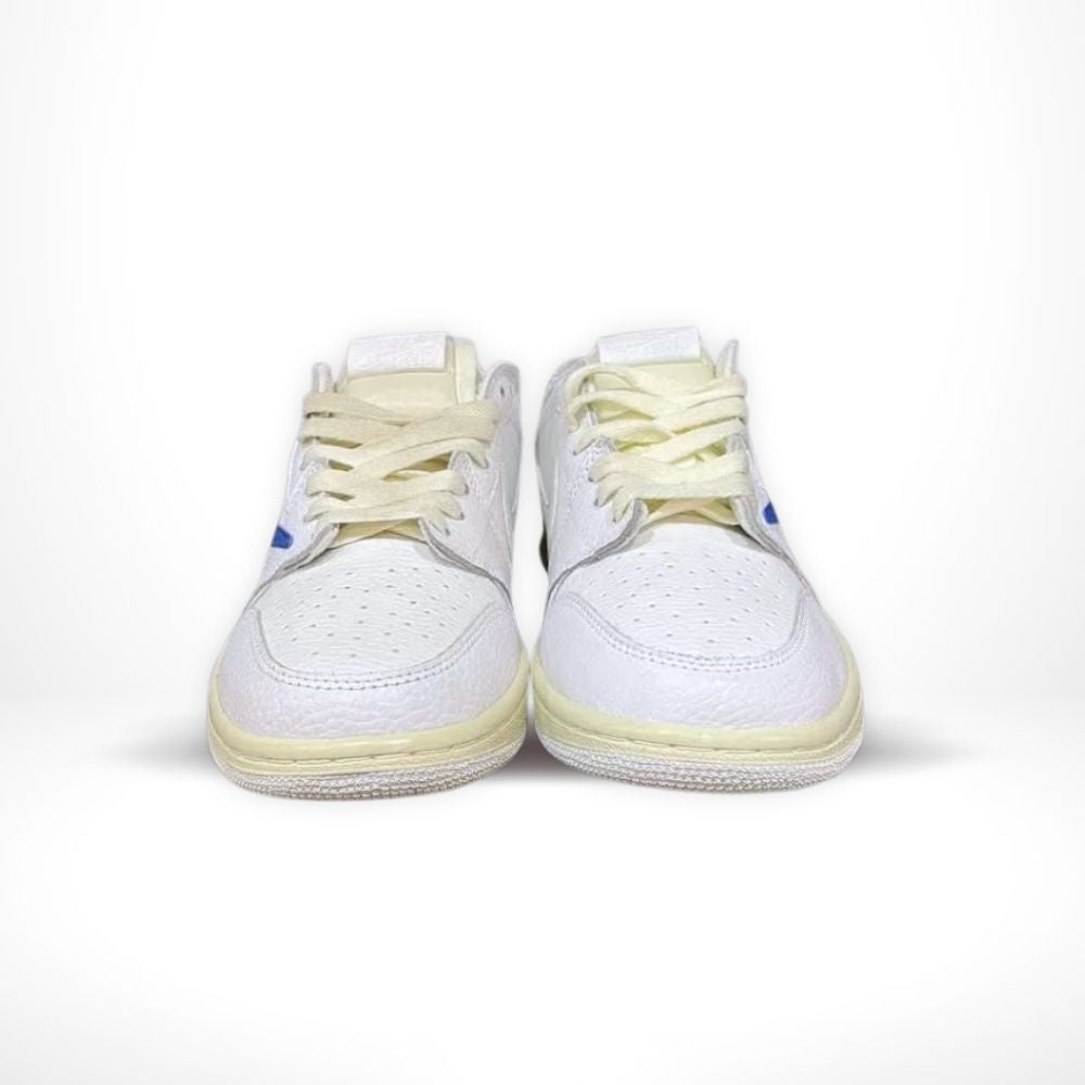 Top-down view of the Air Jordan 1