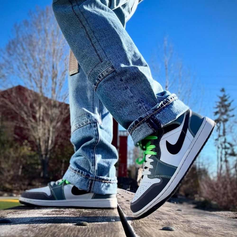 Real lifestyle image of Air Jordan 1
