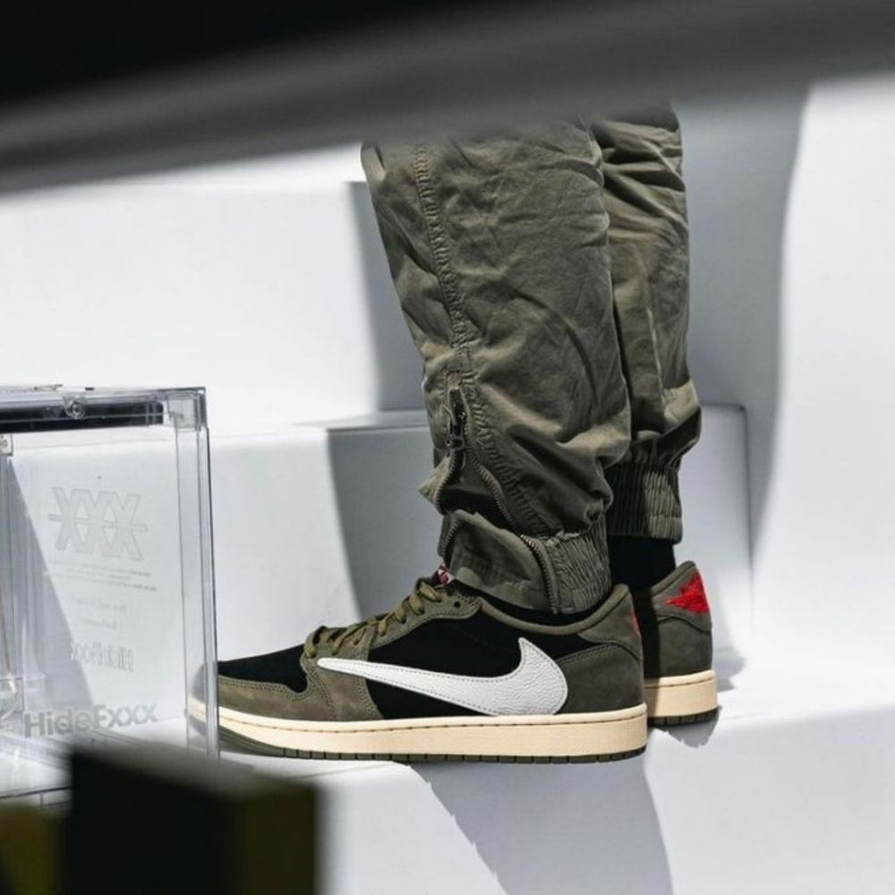 Real lifestyle image of Air Jordan 1