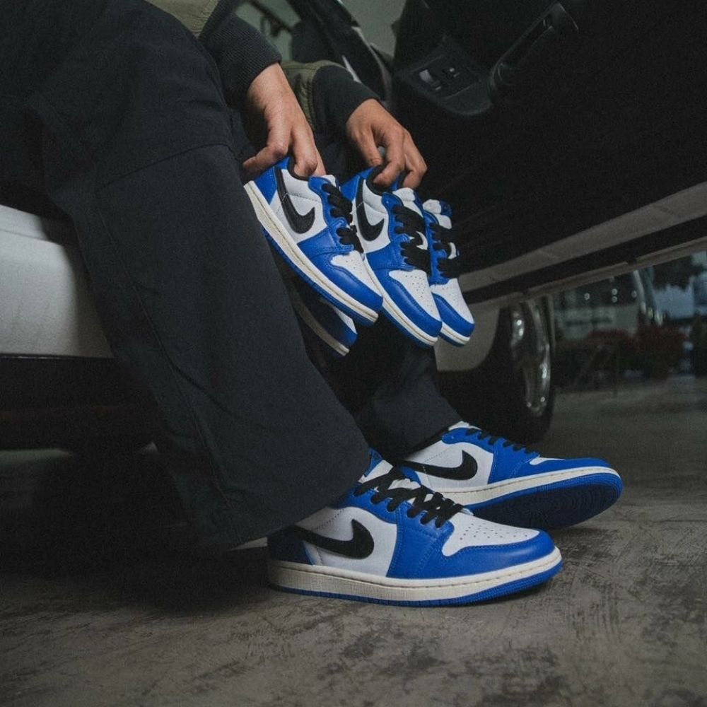 Real lifestyle image of Air Jordan 1