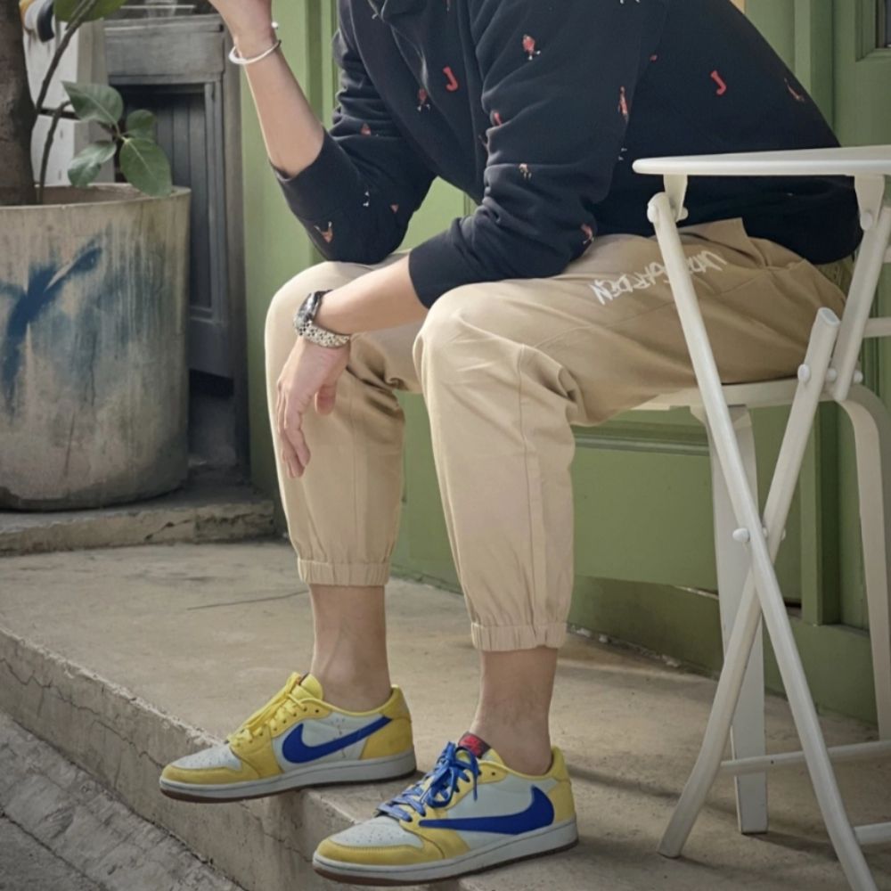 Real lifestyle image of Air Jordan 1