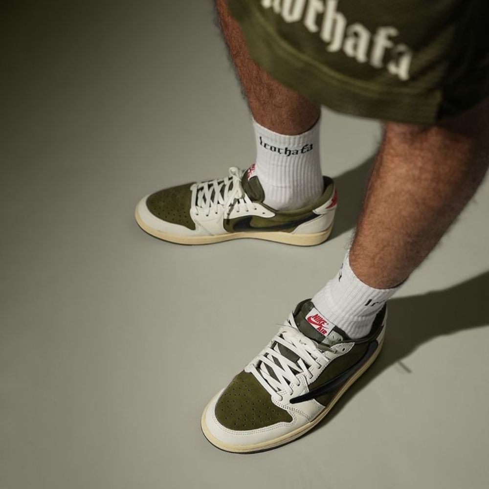 Real lifestyle image of Air Jordan 1