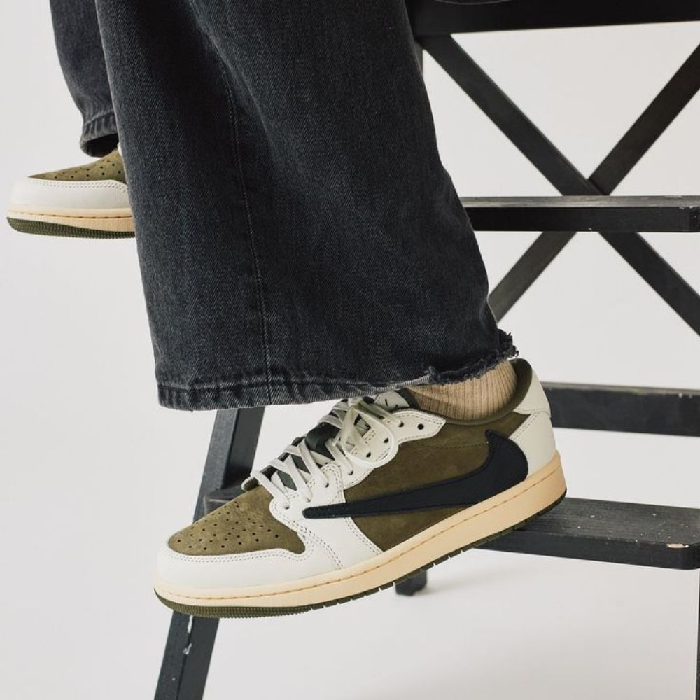 Real lifestyle image of Air Jordan 1