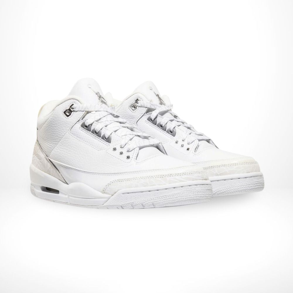 Angle view of Air Jordan 3