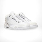 Angle view of Air Jordan 3