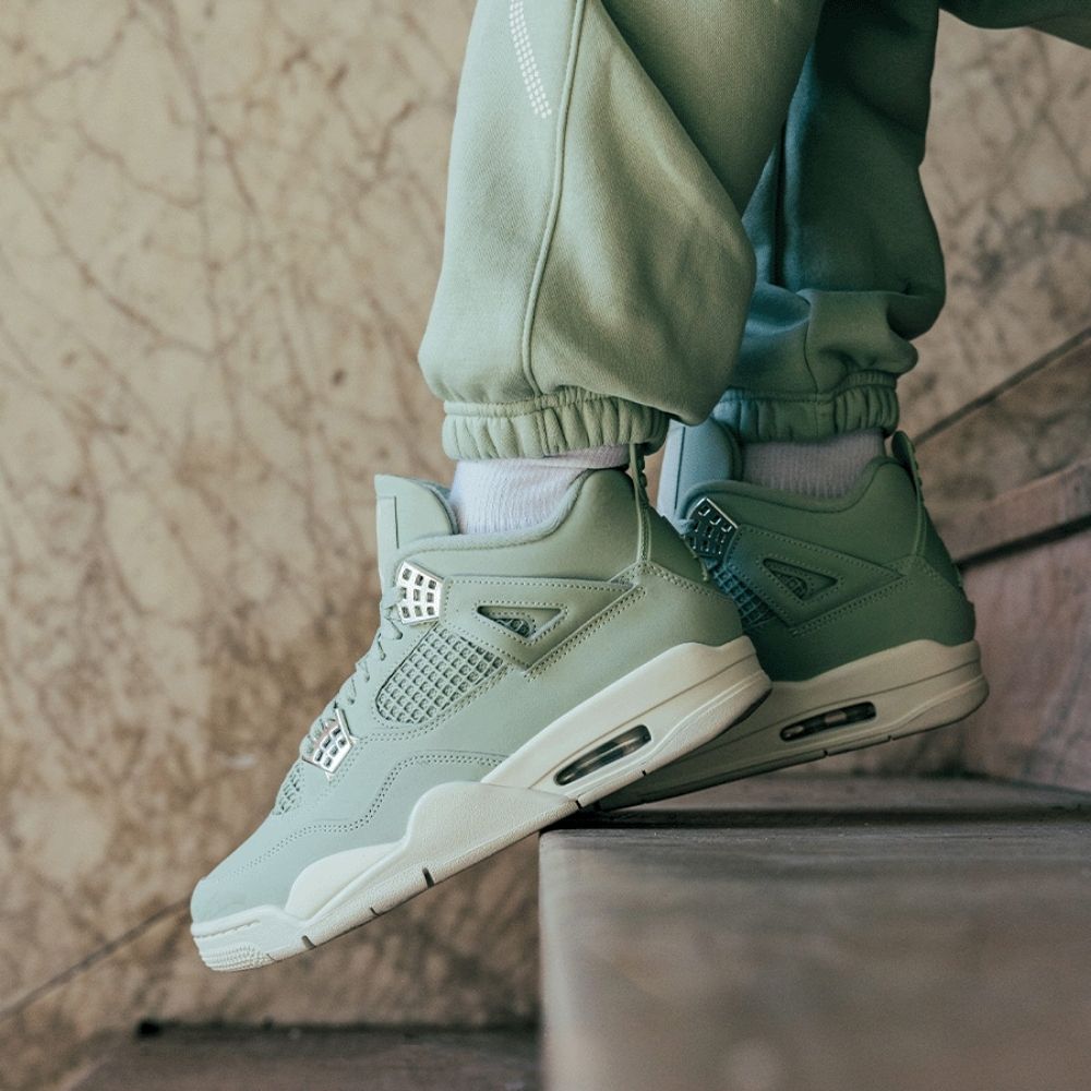 On-foot of the Air Jordan 4