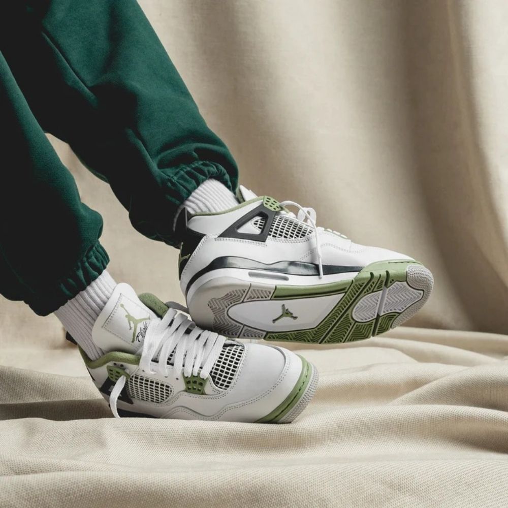 Real lifestyle image of Air Jordan 4