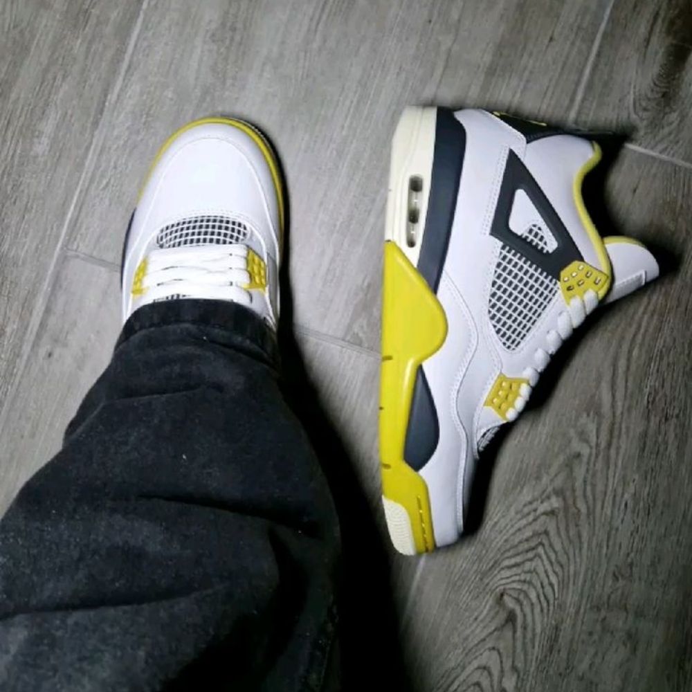 Real lifestyle image of Air Jordan 4