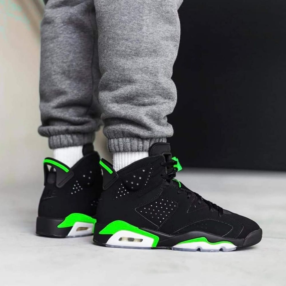 Real lifestyle image of Air Jordan 6
